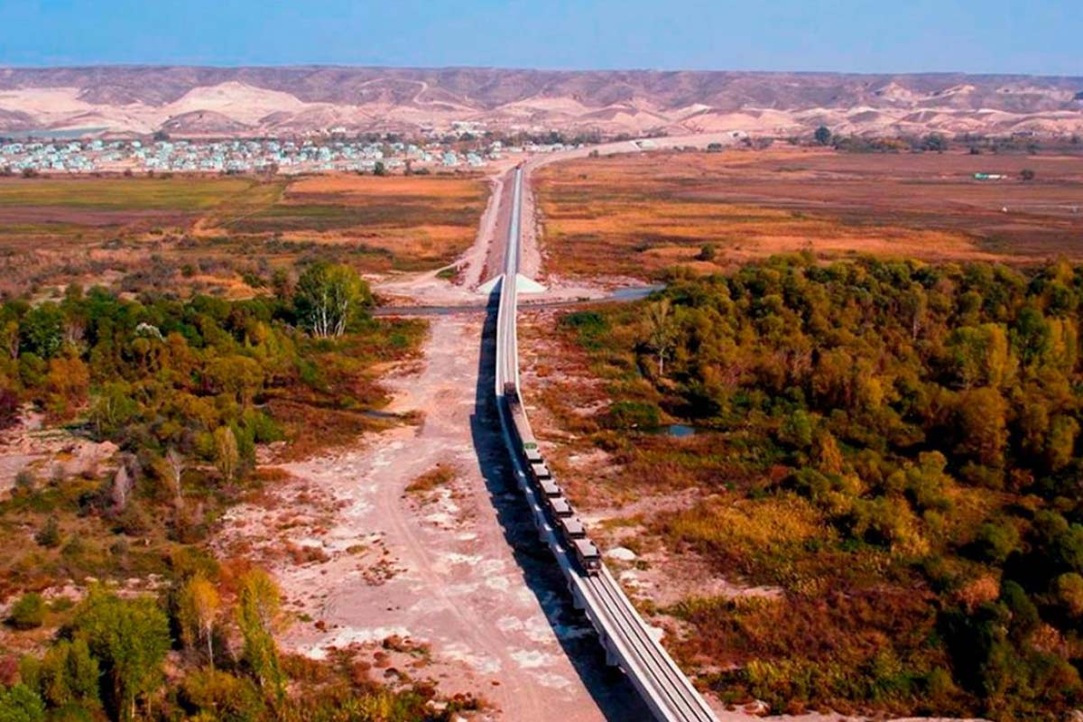 Трамп щелкает по носу Китай и Европу, прокладывая коридор в обход России Трамп щелкает по носу Китай и Европу, прокладывая коридор в обход России